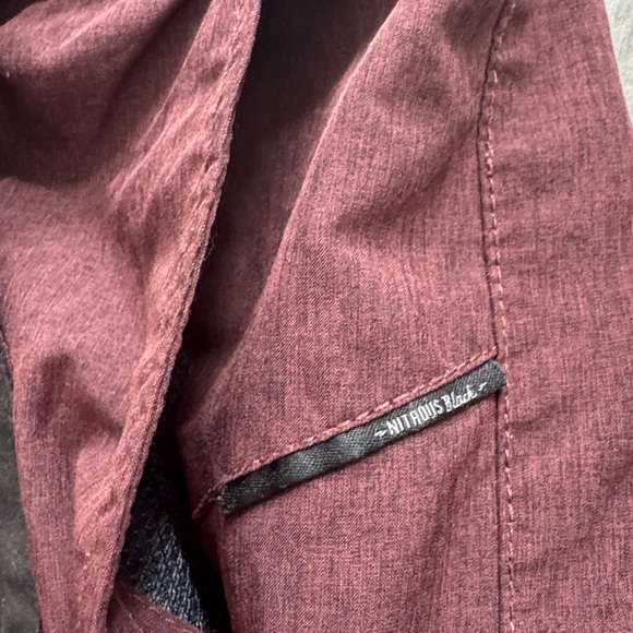 Tilly’s Nitros Men's Burgundy Lightweight Zip Front Shorts Size 36 - Picture 4 of 5